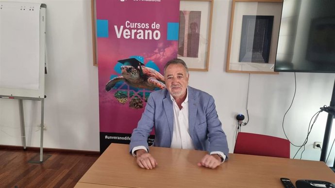 El novelista y doctor en Historia Jesús Maeso de la Torre.