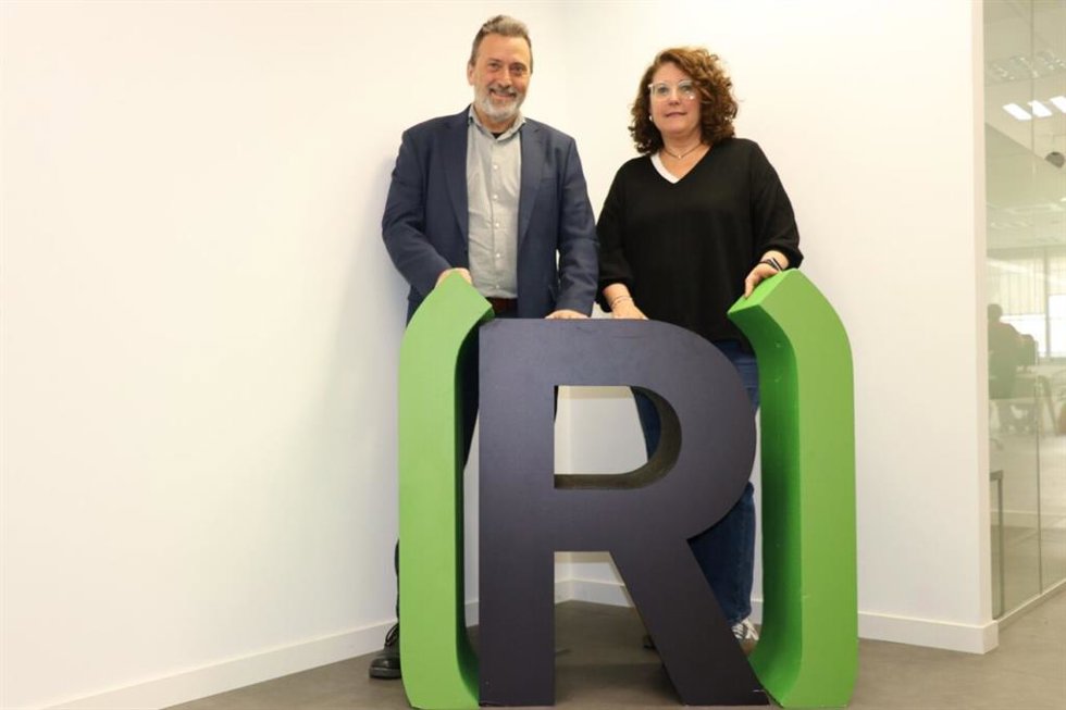 Archivo - Mónica López y Mauricio Valiente, en la dirección de CEAR