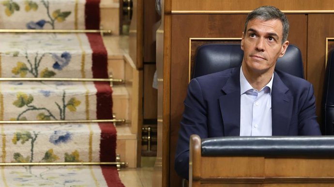 Archivo - Arquivo - O presidente do Governo, Pedro Sánchez, durante uma sessão de questionamento ao Governo, no Congresso dos Deputados, em 17 de junho de 2026, em Madri (Espanha). O Governo enfrenta hoje uma sessão de questionamento que coincide com a au