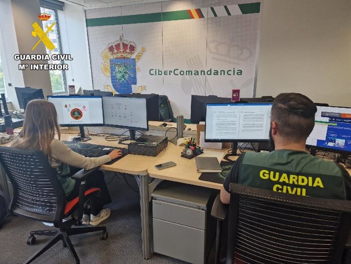 Agentes del Equipo @ de la CiberComandancia.