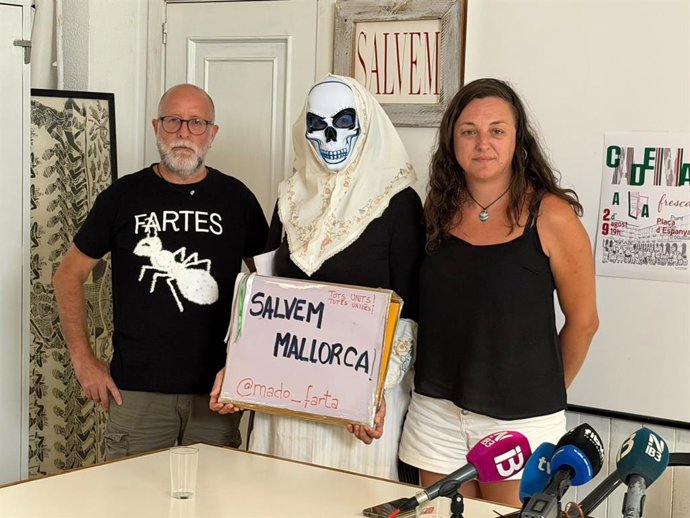 El presidente del GOB, Joan Moranta, la activista 'Madò Farta' y la representante de Terraferida Antònia Fuster.