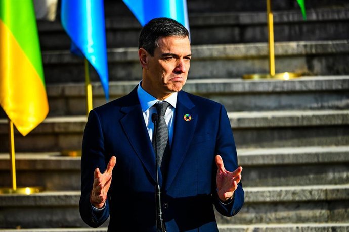 Archivo - El presidente del Gobierno, Pedro Sánchez, interviene durante la XXVII Conferencia de Presidentes, en el Palacio de la Magdalena, a 13 de diciembre de 2024, en Santander, Cantabria (España).