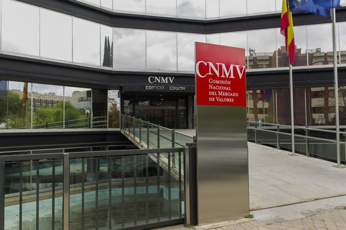 Archivo - La fachada de la Comisión Nacional del Mercado de Valores (CNMV).