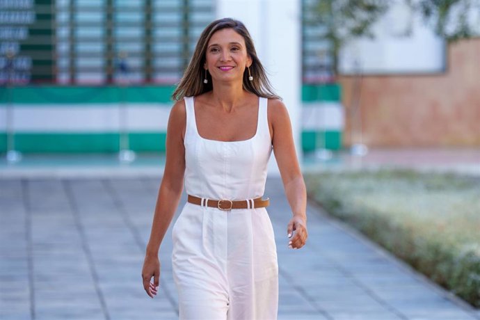 La portavoz adjunta del Grupo Parlamentario Socialista, María Márquez atiende a los medios de comunicación. A 26 de agosto de 2026 en Sevilla, Andalucía (España). La portavoz adjunta del Grupo Parlamentario Socialista, María Márquez, atiende a los medios 