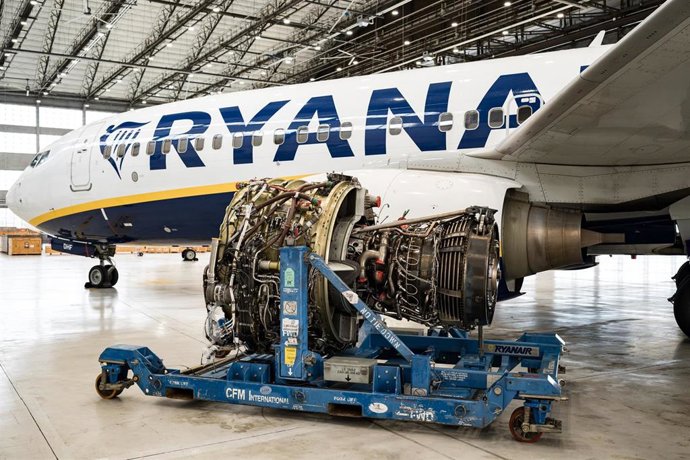 Archivo - Un motor de un avión de Ryanair durante la inauguración del nuevo hangar de mantenimiento de Ryanair, en la Zona industrial de Barajas, a 18 de marzo de 2026, en Madrid (España).