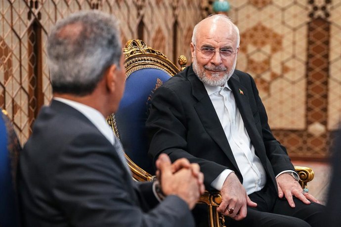 25 de agosto de 2026, Teerã, Irã: O presidente do Conselho Superior da Justiça do Iraque, Faiq Zidan, se reúne com o presidente do Parlamento iraniano, Mohammad Bagher Ghalibaf, em Teerã, Irã, em 25 de agosto de 2026. Zidan manteve conversações com Ghalib