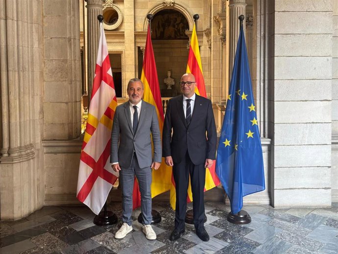 Collboni y Moreno en el Ayuntamiento de Barcelona este miércoles