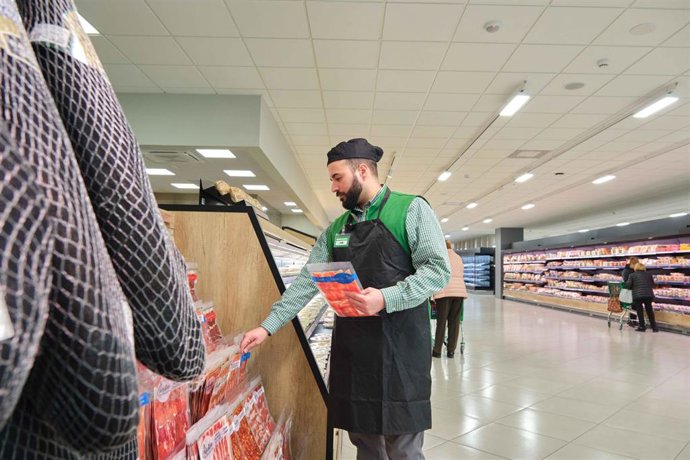 Archivo - Mercadona empieza a desplegar sus 'Tiendas 9' con el foco puesto en los frescos