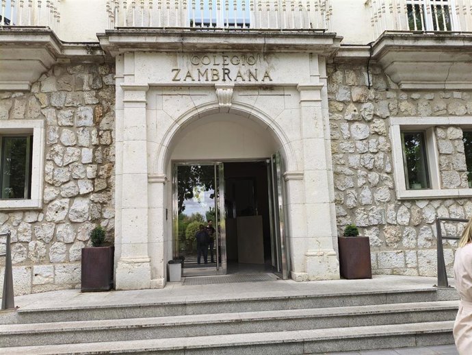 Archivo - Entrada principal del Centro de Menores Zambrana, en Valladolid.