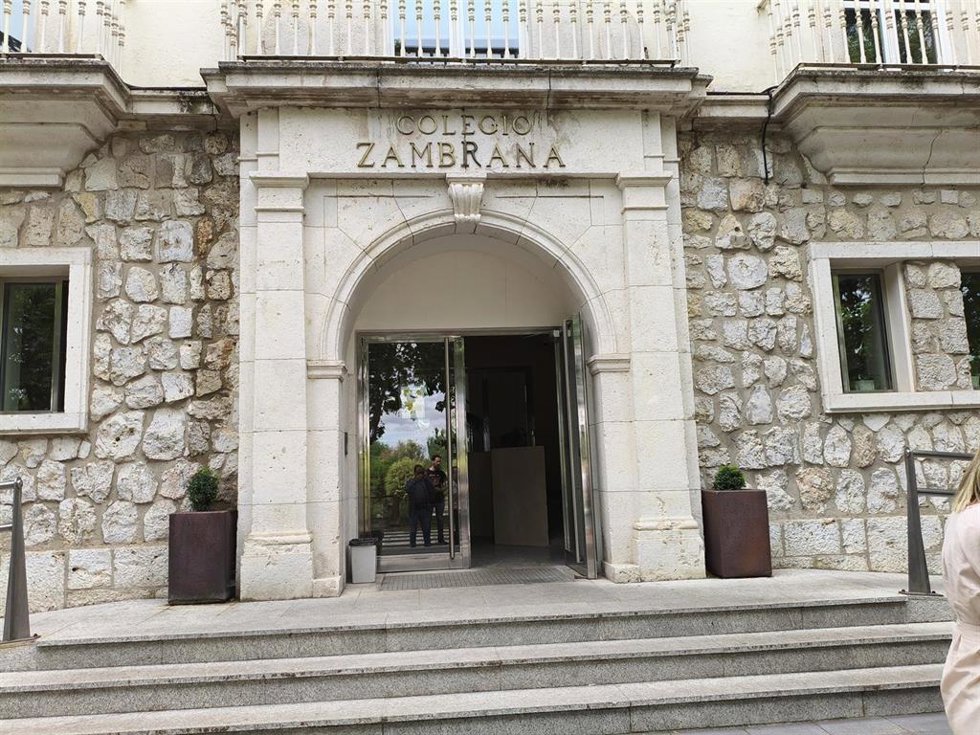 Archivo - Entrada principal del Centro de Menores Zambrana, en Valladolid.