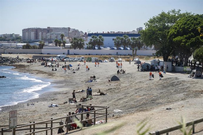 Varios migrantes, a 22 de agosto de 2026, en Ceuta (España). ARCHIVO.