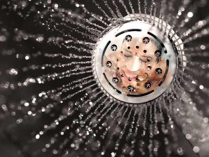 Ducha con agua caliente sanitaria. Bosch Home Comfort
