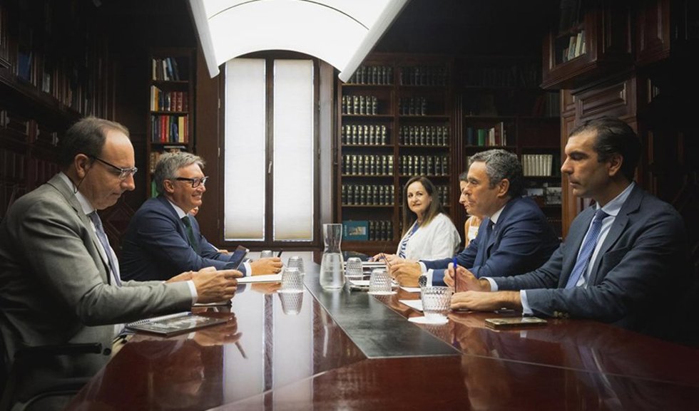 Reunión del vicepresidente segundo de la Junta de Andalucía, Manuel Gavira, con representantes de la Asociación Profesional de la Magistratura (APM).