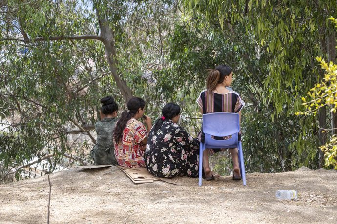 Migrantes instaladas em Ceuta, em 24 de agosto de 2026, em Ceuta (Espanha). A ONG Accem está atendendo, neste momento, 1.100 migrantes no centro de acolhimento temporário de Loma Margarita, em Ceuta, um espaço administrado pela organização e que conta com