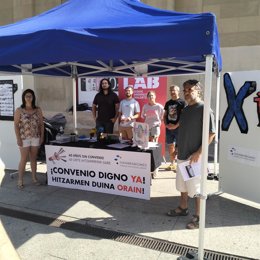 Concentración en Pamplona de trabajadores de Navarrabiomed para reclamar un convenio "digno"