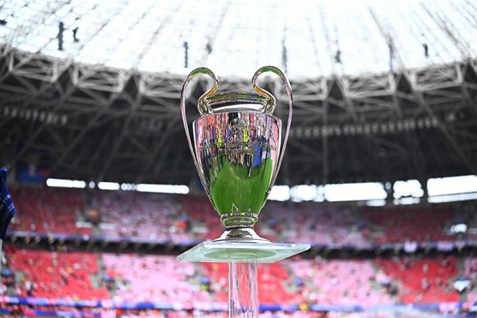 Archivo - El trofeo de la Liga de Campeones.