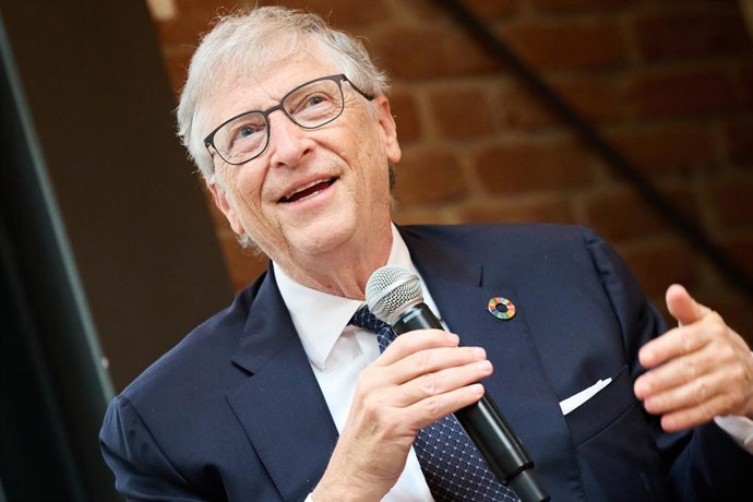 Archivo - 14 October 2024, Berlin: Founder of the Gates Foundation Bill Gates speaks at a Save the Children event on vaccine equity at the Cafe am Neuen See, as part of the "World Health Summit" conference. Photo: Annette Riedl/dpa