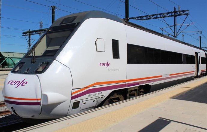 Archivo - Tren de Renfe