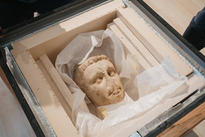 El busto del emperador Claudio, a su llegada a Calatayud (Zaragoza).