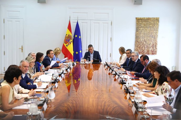 El presidente del Gobierno, Pedro Sánchez, durante la celebración de la reunión extraordinaria del Consejo de Seguridad Nacional en el complejo de la Moncloa, a 25 de agosto de 2026, en Madrid (España).