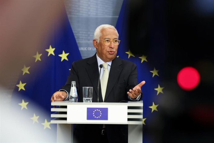 El presidente del Consejo Europeo, António Costa, tras reunirse en Riga con el primer ministro de Letonia, Andris Kulbergs, en su gira por las capitales europeas.