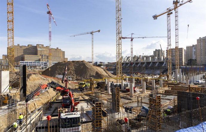 Archivo - Evolución de las obras del futuro estadio Ibercaja Romareda, en Zaragoza, que será sede del Mundial 2030