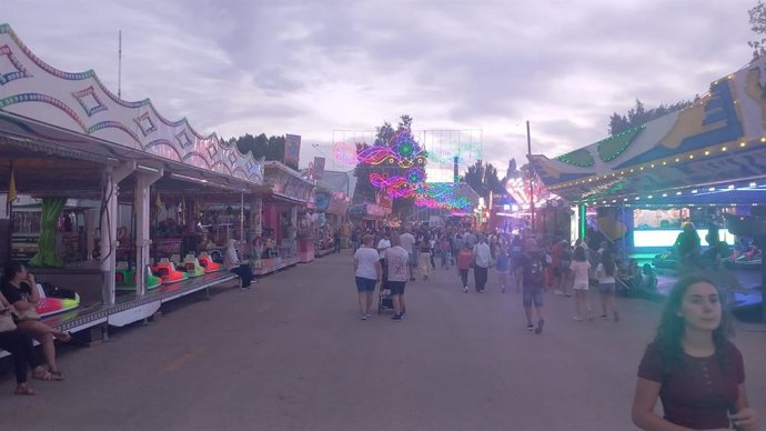 Un incendio en un cuadro de luz deja a oscuras varias atracciones de la feria de San Julián (Cuenca)
