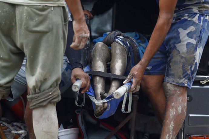 Labors de rescat a les zones afectades per les inundacions en el nord de Nepal