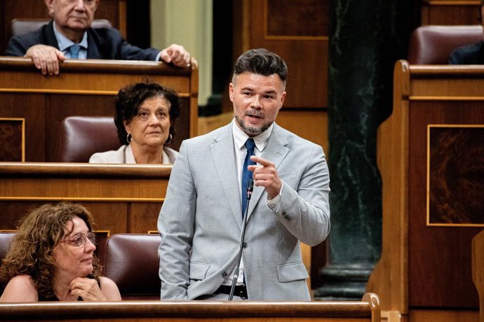 Archivo - Arxivo - El portaveu d'ERC en el Congrés,  Gabriel Rufián, intervé durant una sessió de control al Govern, en el Congrés dels Diputats, a 17 de juny de 2026, a Madrid (Espanya). El Govern s'enfronta avui a una sessió de control que coincideix