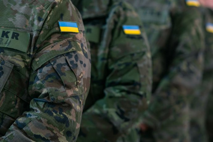 Archivo - Soldados del ejército ucraniano durante la visita de la ministra de Defensa, Margarita Robles, a la Academia de Infantería de Toledo, a 3 de enero de 2025, en Toledo, Castilla-La Mancha (España)