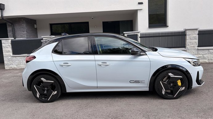 Opel recupera el Corsa deportivo con el GSE eléctrico de 281 CV, que llegará desde 39.990 euros a España