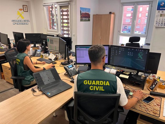 La Guardia Civil alerta en La Rioja de una campaña de fraude a través de WhatsApp que afecta a usuarios de iPhone