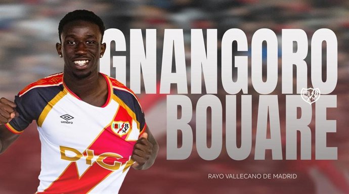 El centrocampista Gnagoro Boure en el anuncio de su fichaje por el Rayo Vallecano hasta 2031.