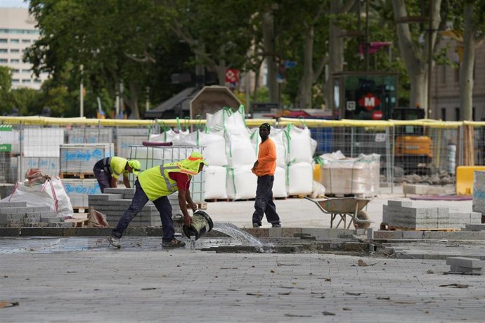 Archivo - Obras en La Rambla de Barcelona, Catalunya (España).