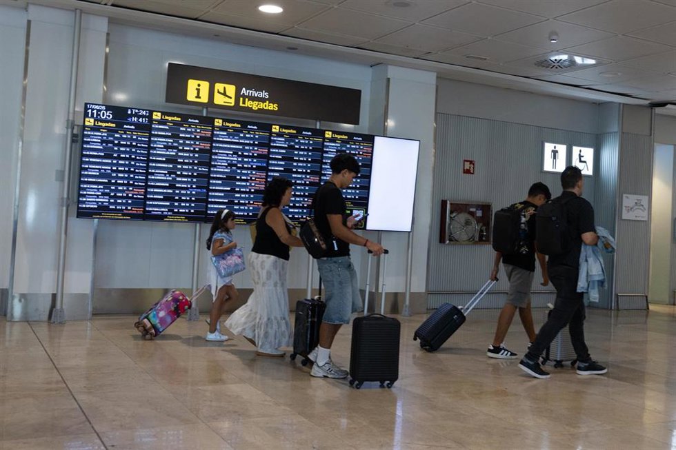 Viajeros en el Aeropuerto Adolfo Suárez Madrid-Barajas