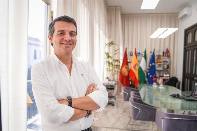El presidente de la Federación Andaluza de Municipios y Provincias (FAMP), José María Bellido, durante una entrevista concedida a Europa Press.