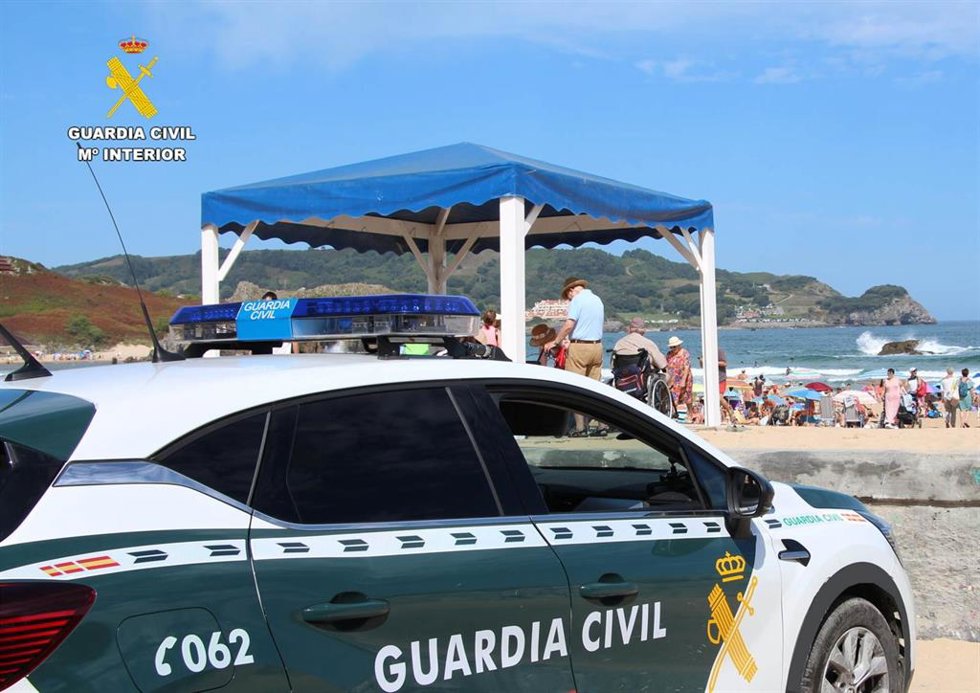 Patrulla de la Guardia Civil de Noja