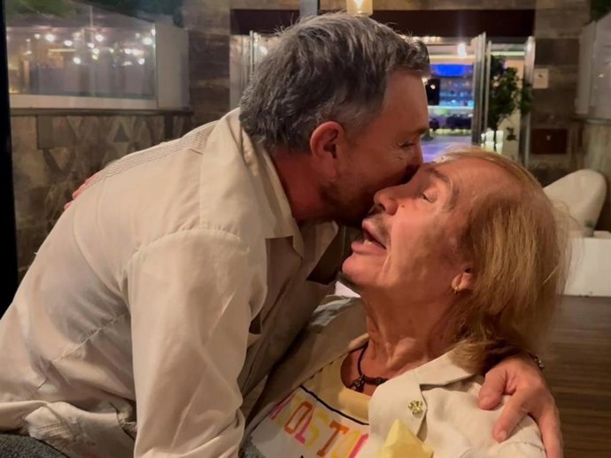 José Manuel Parada y Pablo Sebastián han protagonizado un inesperado abrazo en su reencuentro