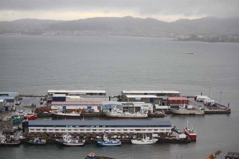 Archivo - Temporal en Vigo,flota amarrada, barcos en puerto