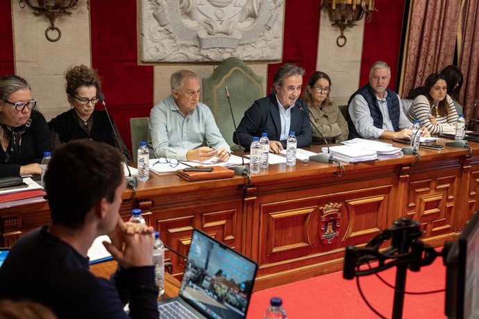 Archivo - Pleno del Ayuntamiento de Camargo