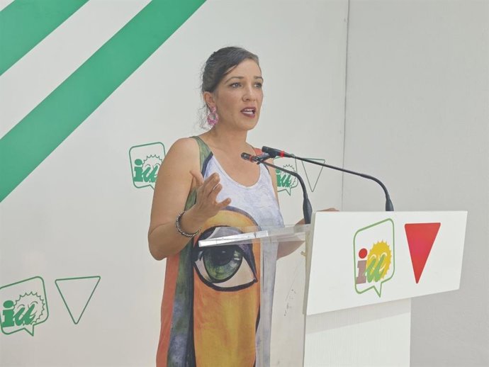 La portavoz de Izquierda Unida, Toni Morillas, en una comparecencia