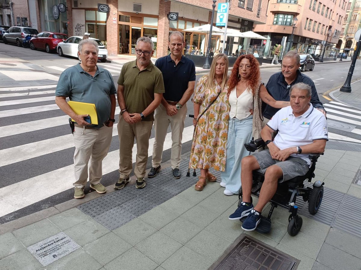 Gijón:  Es de justicia , destaca Villoria del homenaje póstumo a Alejandro Catrain junto al paso de peatones
