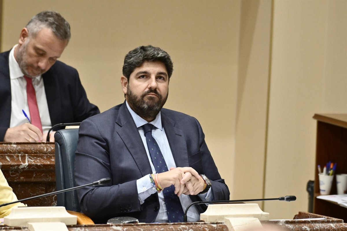 López Miras pide desplegar al Ejército y recurrir a Frontex ante la llegada de narcolanchas a la Región de Murcia