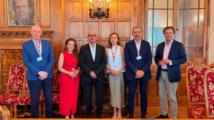 La consejera de Sanidad, Fátima Matute, ha participado hoy en Santander en el II Encuentro sobre Políticas Sanitarias organizado por la UniversidadInternacionalMenéndez Pelayo.
