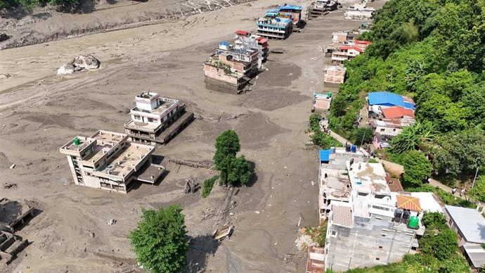 Casas sepultadas por el lodo tras la riada en Nepal. 