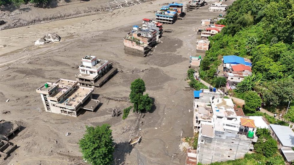 Casas sepultadas por el lodo tras la riada en Nepal. 