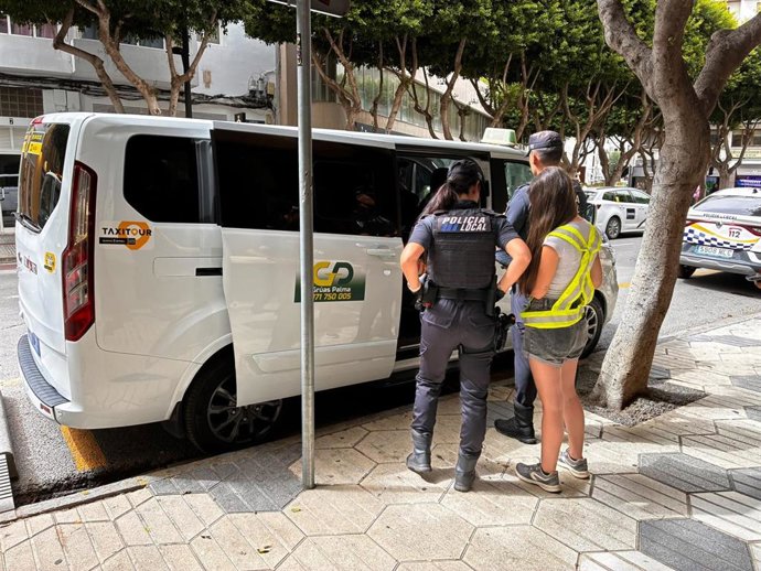 Denunciado en Eivissa un taxi procedente de Palma que operaba en la ciudad sin licencia