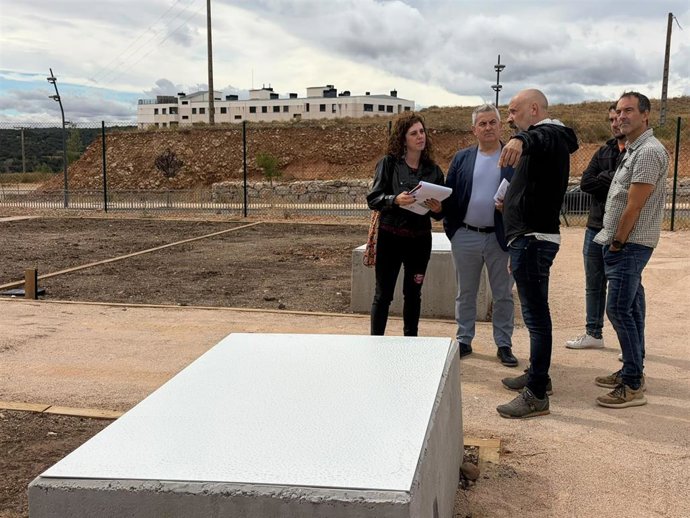 El alcalde de Soria visita los 24 nuevos huertos urbanos en el barrio de Los Royales.