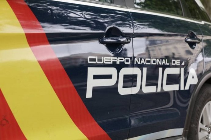 Archivo - Fotografía de archivo de un coche patrulla de la Policía Nacional.