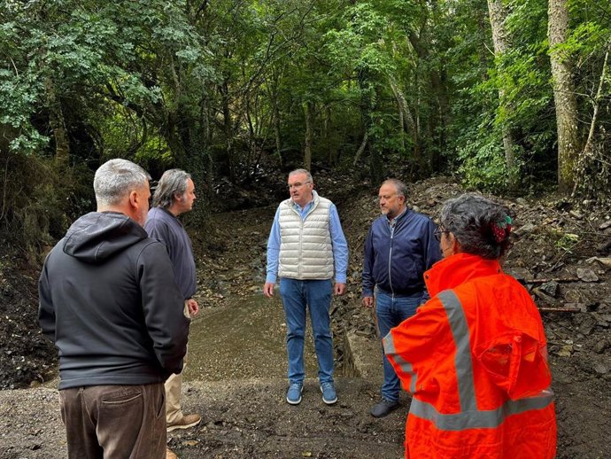 Diputación de León supervisa trabajos de emergencia en Carracedo y reafirma su compromiso con los afectados por la riada.
